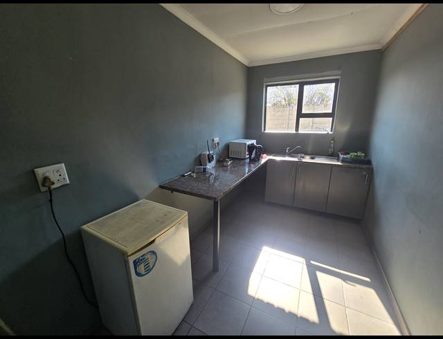 3,000M² WAREHOUSE FOR SALE IN BOKSBURG EAST